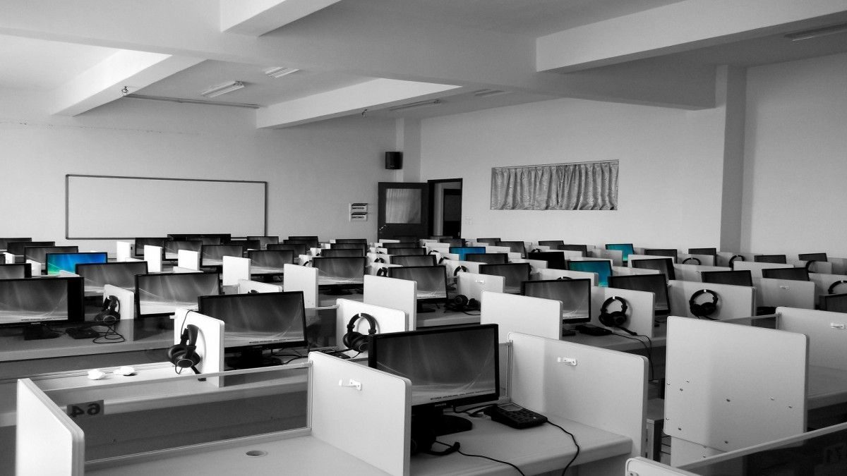 Komputery stacjonarne – ważny rekwizyt każdego biura
